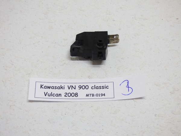 Kawasaki VN 900 Vulcan Classic Bremslichtschalter vorne.JPG