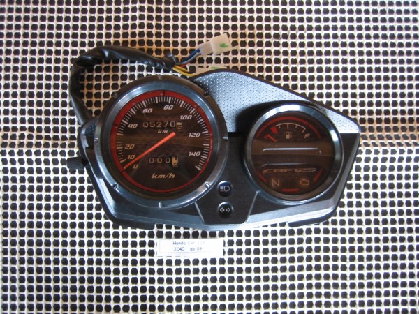 Honda CBF 125 Cockpit ca. 5270 km Anzeige