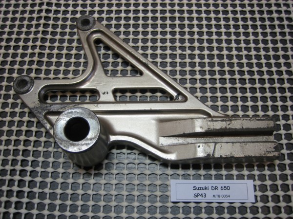 Suzuki DR 650 SP43B Bremssattelaufnahme / halterung hinten