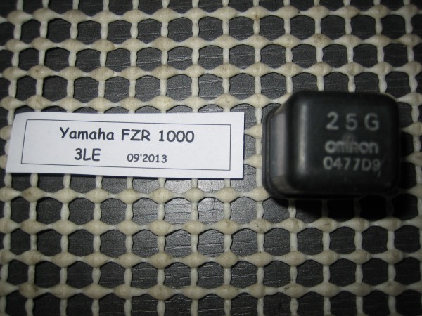 Yamaha FZR 1000 3LE Relais Omron 0477D9