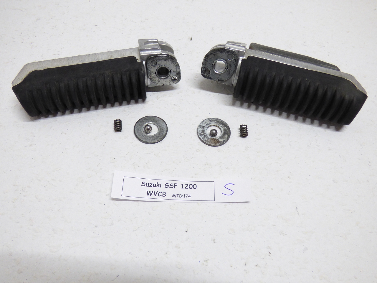 Sozius-Fußrasten-Set Hinten XFM-1103 Für Suzuki RF 600 R