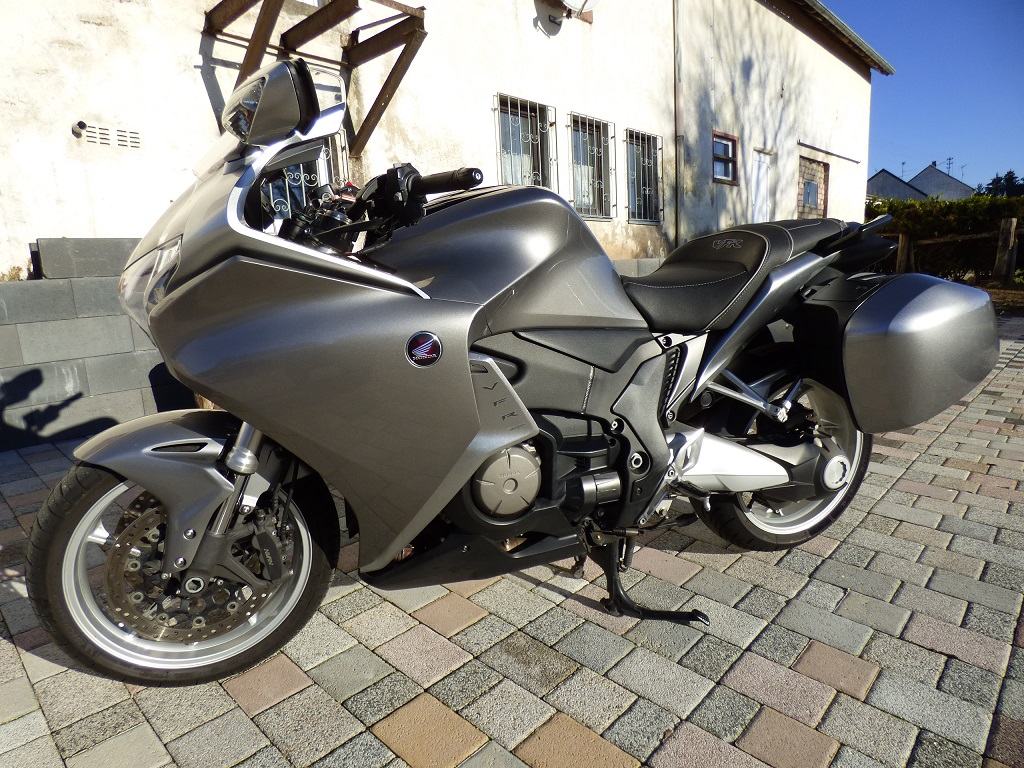 Lichtmaschine Deckel Honda VFR 1200 F (VFR1200 + DCT) (MGE) (2010) -  Gebrauchte PKW, Motorrad und LKW Teile