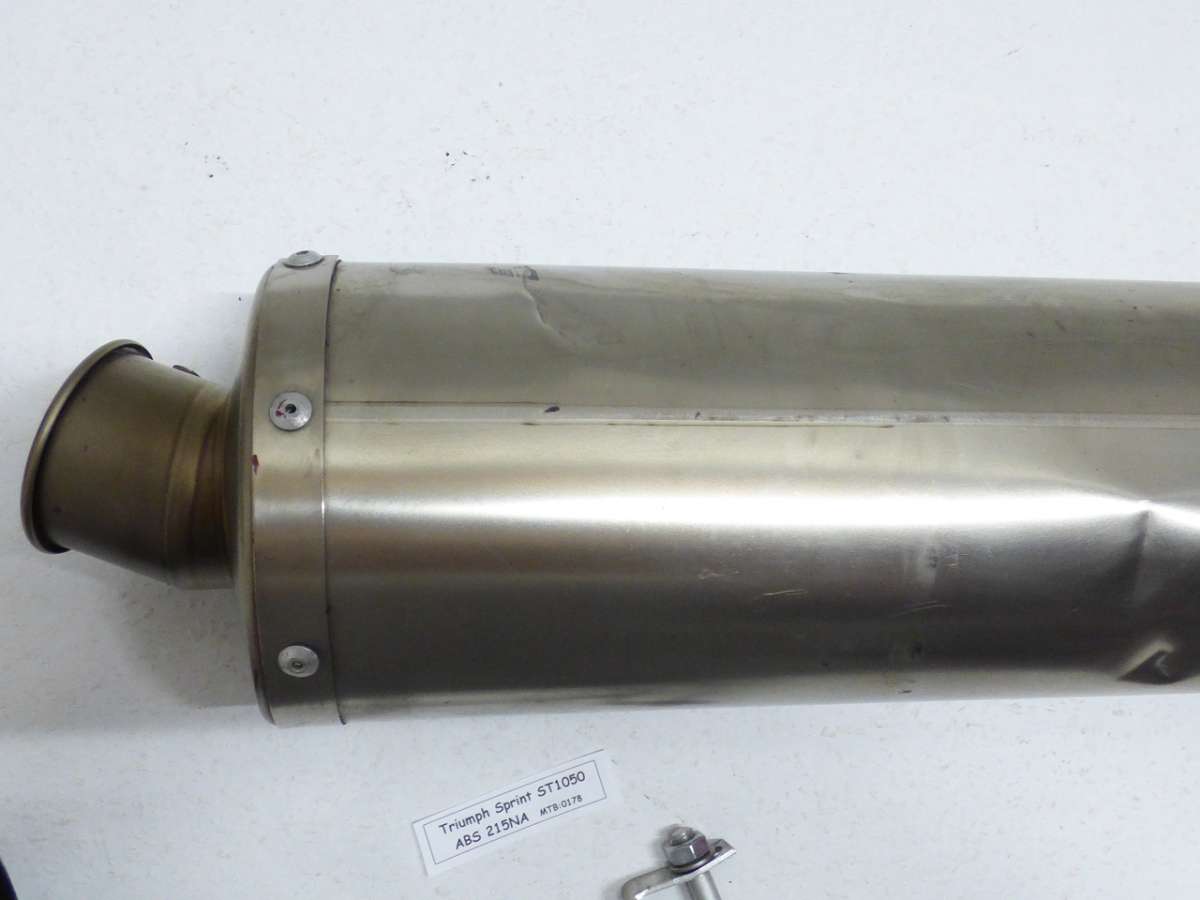 triumph sprint st 1050 akrapovic
