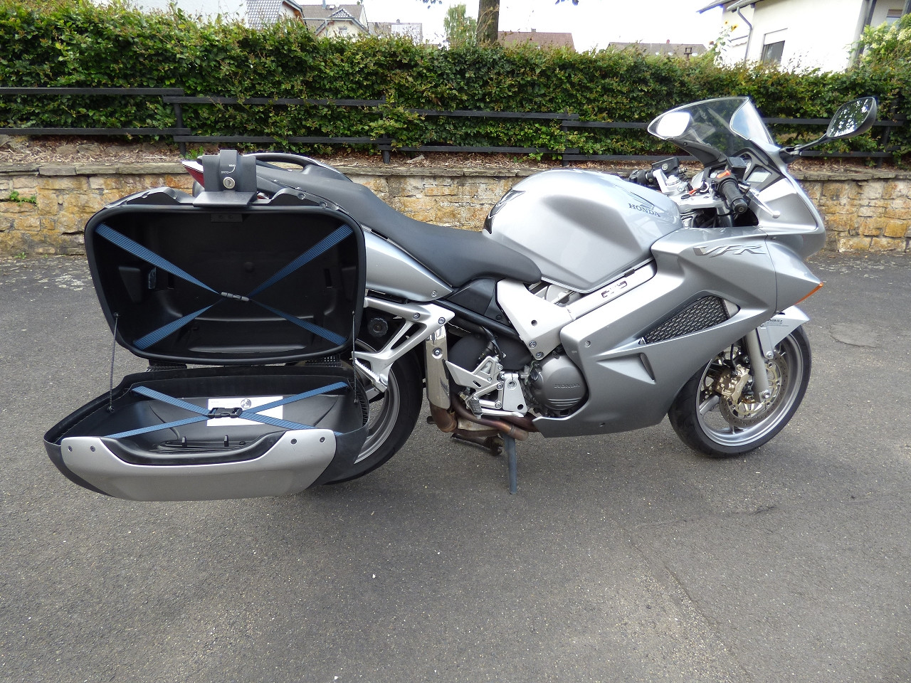 Ersatzteile für Deine Honda VFR 800 RC46 | MotorradTeile Berndorf