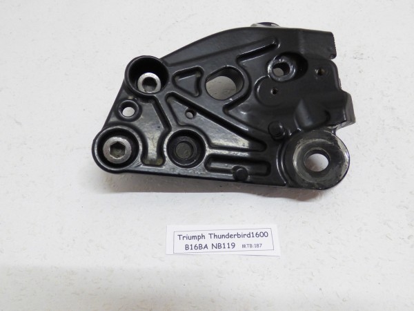Triumph Thunderbird 1600 1700 B16BA Fußrastenhaltplatte links 2082500