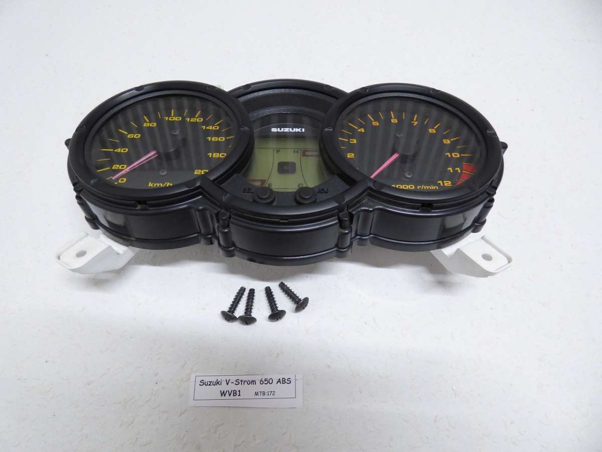 TCMT Poggiapiedi Anteriore In Alluminio Per Suzuki: V-Strom 650, GSX650F (2008-2012), GSX1400 (2002-2008) E Hayabusa. Ricambio Aftermarket.