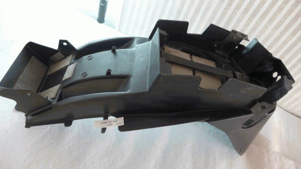 Suzuki GSF 1200 GV75A Heckunterverkleidung ABS